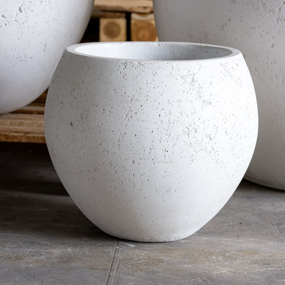 Orbello | White Mist – 110cm XXL Concrete Sphere Planter – 686L Round Plant Pot-2