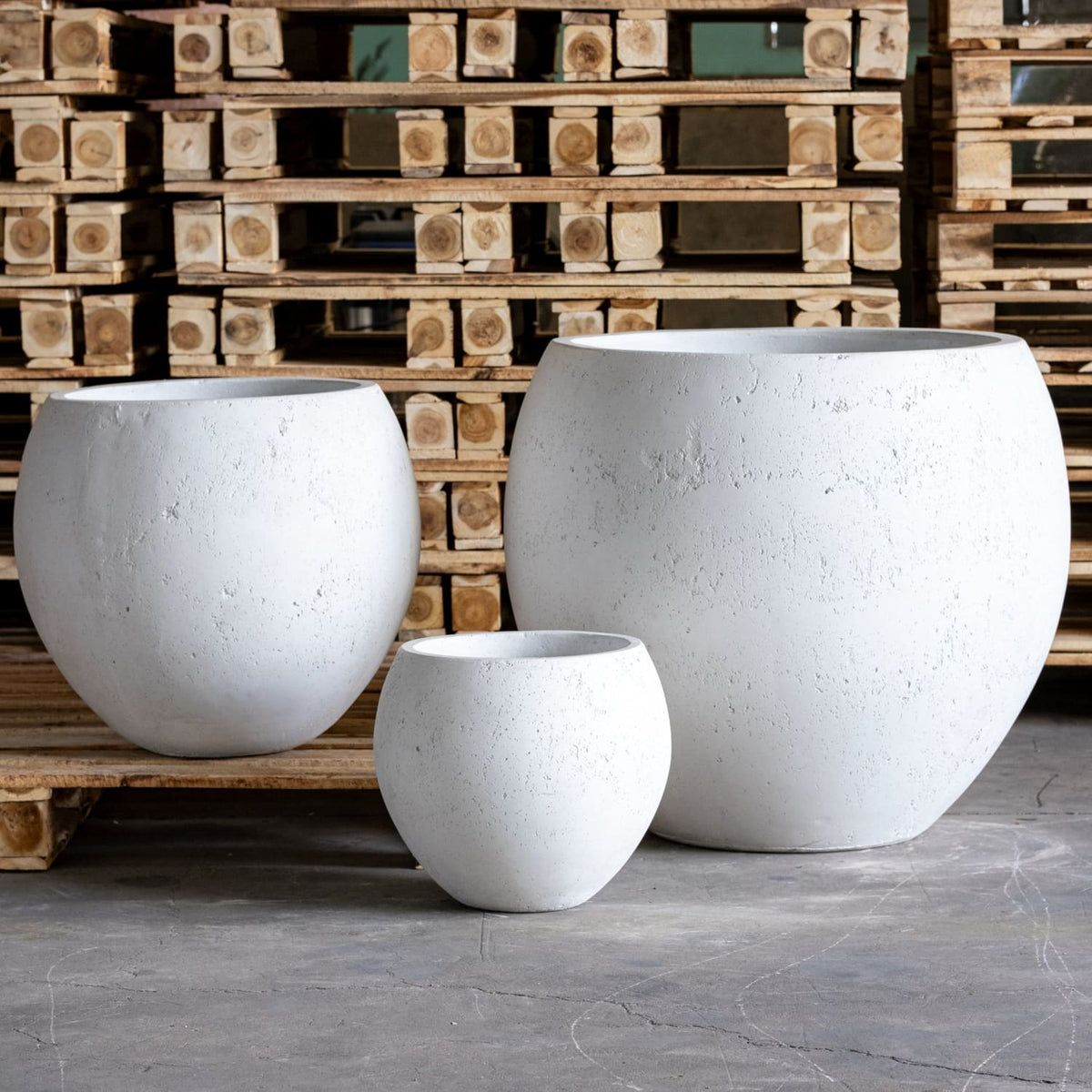 Orbello | White Mist – 110cm XXL Concrete Sphere Planter – 686L Round Plant Pot-1