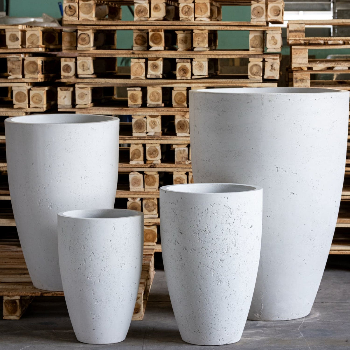 Vessara | White Mist – 62cm Extra Large Tall Concrete Planter – 31L Vase-Style Plant Pot-1