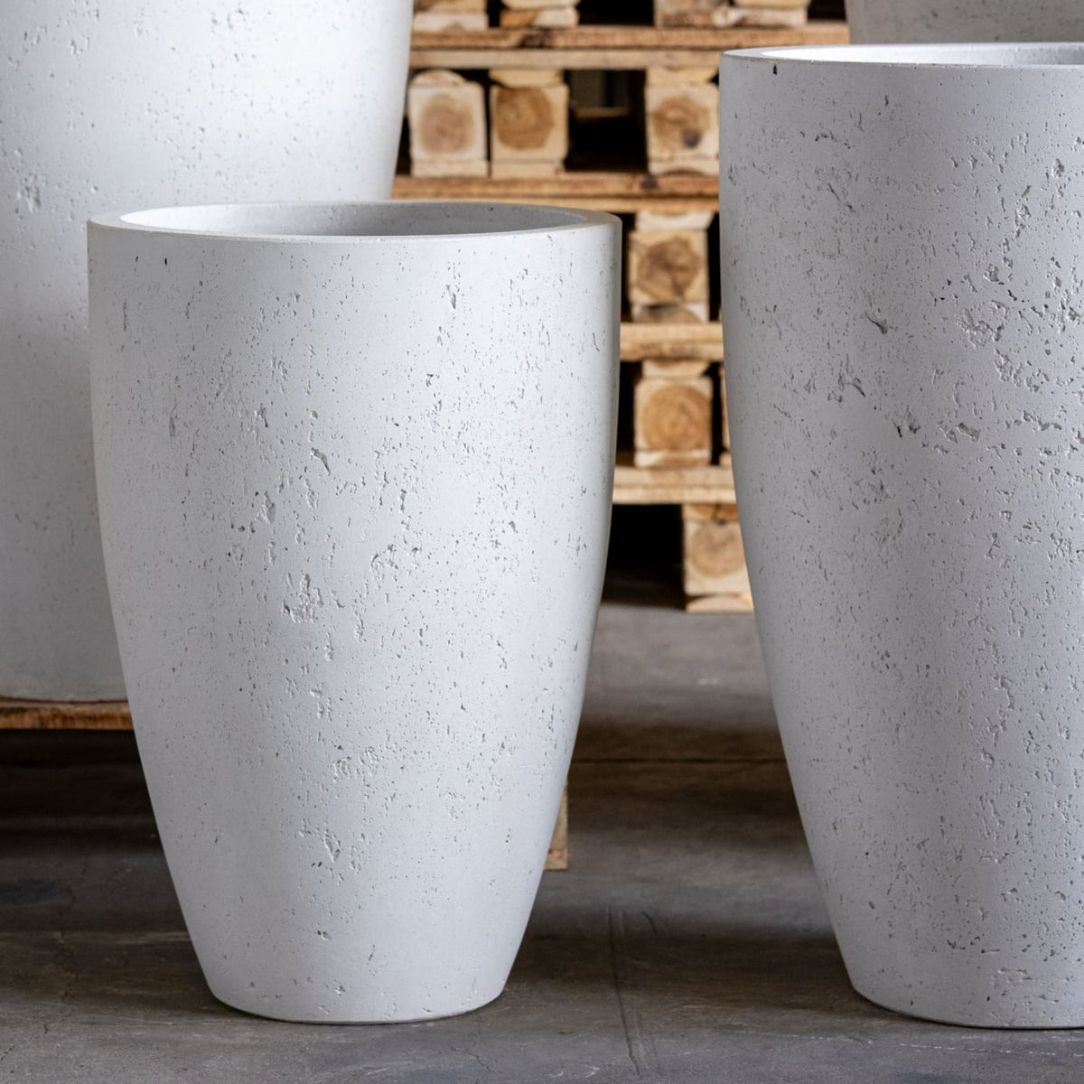 Vessara | White Mist – 62cm Extra Large Tall Concrete Planter – 31L Vase-Style Plant Pot-3